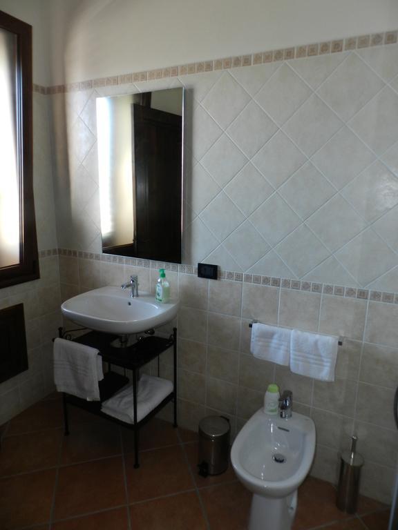 Baglio Olivastro Bed & Breakfast Digerbato Phòng bức ảnh